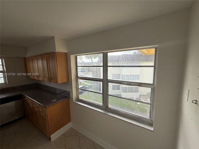 Building Photo - 1540 NE 191st St