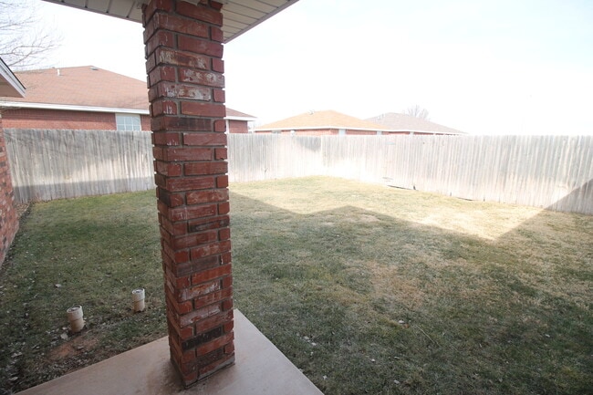 Building Photo - 708 Bison Rd