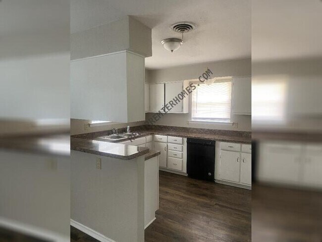 Building Photo - 3805 Kushla Ave