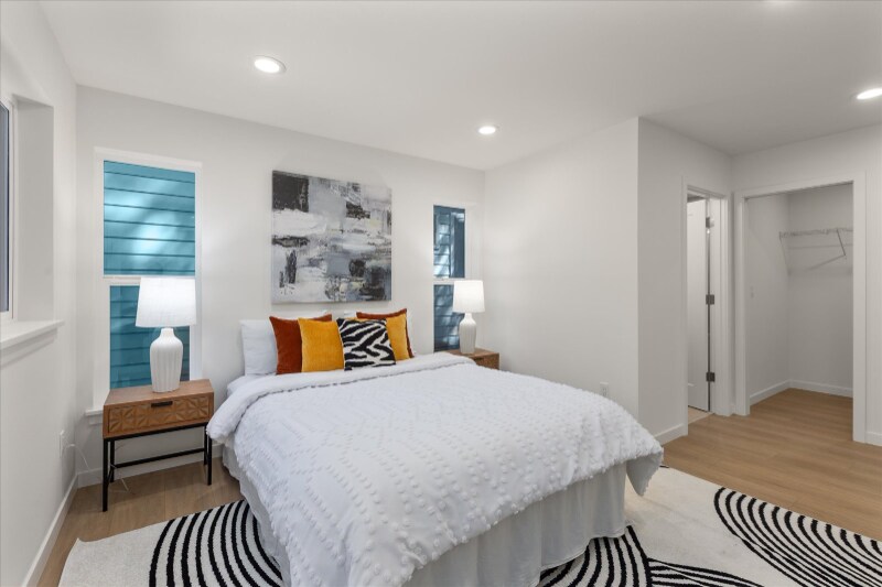 Building Photo - 2349 NE 127th St