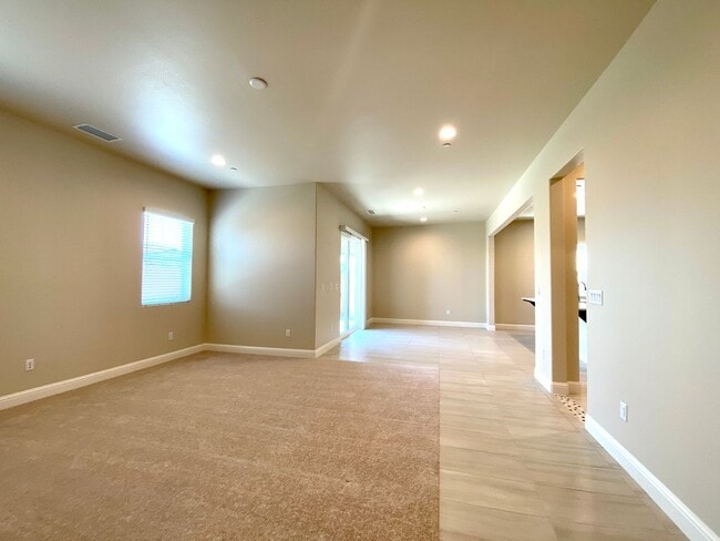 Building Photo - $2,495 Leonard & Ashlan, 3 Bedroom Home - ...