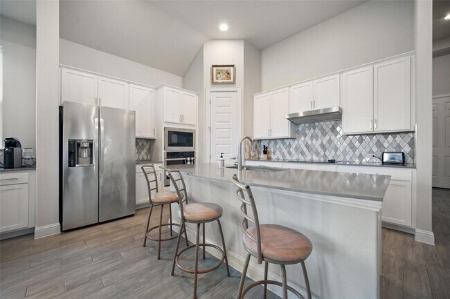 Building Photo - 127 Buteo St