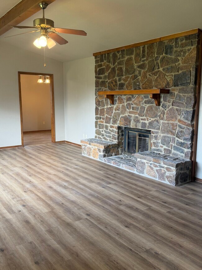 Building Photo - 418 Britton Ct