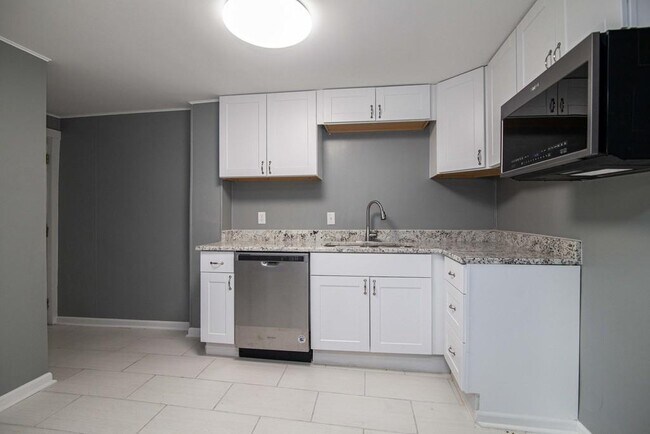 Building Photo - 1014 Wilson Ave