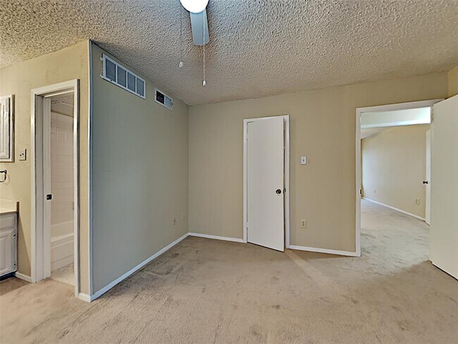 Building Photo - 777 Custer Rd
