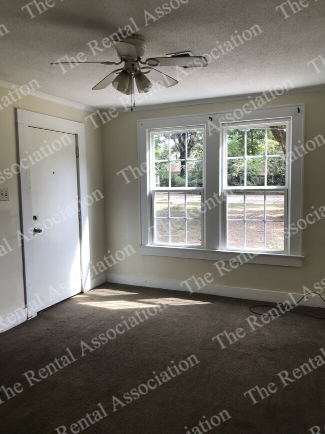 Building Photo - 1202 N McGuire Ave