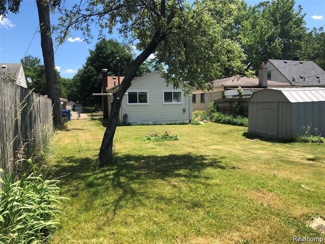 Building Photo - 6641 Fenton St