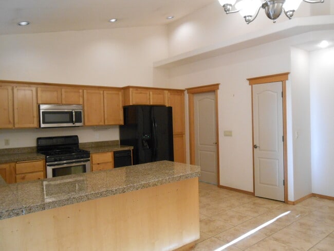 Building Photo - 1021 SW Crosscut Ct