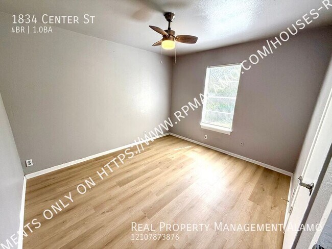 Building Photo - 1834 Center St