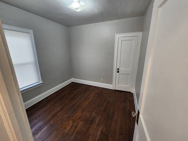 Building Photo - 8006 Laumar Ave