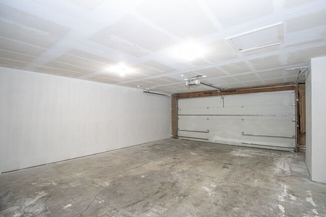 Building Photo - 3 Bed 2 Bath Home in Meadowbrook West Neighborhood