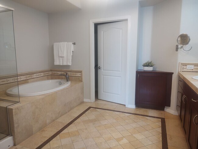 Building Photo - Resort Lifestyle at The Lido in Mission Valley