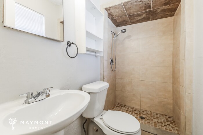 Building Photo - 218 Leighton Dr