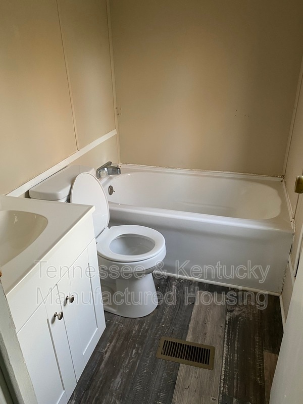 Building Photo - 1104 Columbia Ave