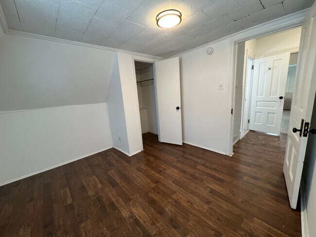 Building Photo - 229 Amber St