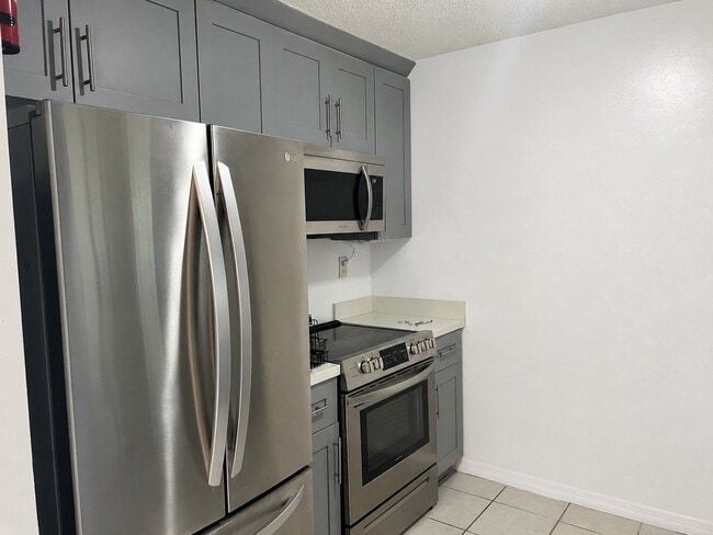 Building Photo - 3033 SW Collings Dr