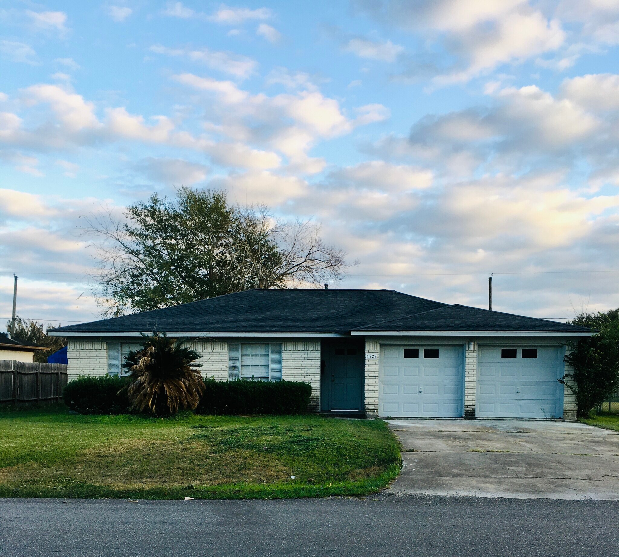 Building Photo - 1727 Junker St