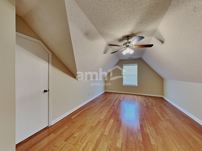 Building Photo - 9619 Morning Shadow Dr