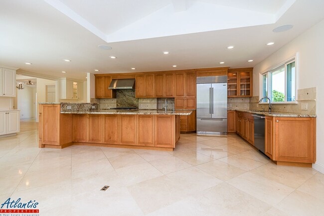 Building Photo - Stunning & Remodeled Home | Desirable Sara...