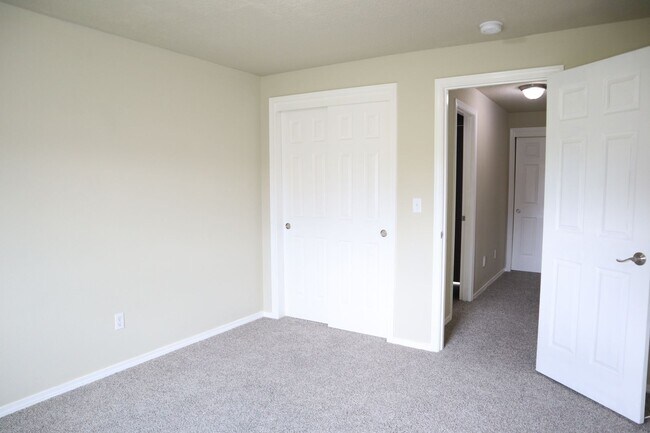 Building Photo - 9507 NE 39th Ave