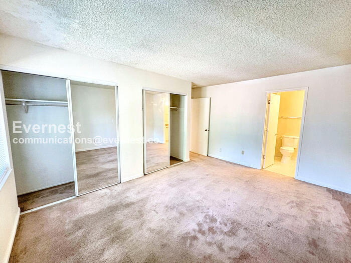 Building Photo - 277 Tradewinds Dr