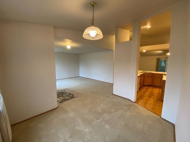 Building Photo - 8807 W Bonnie Ave