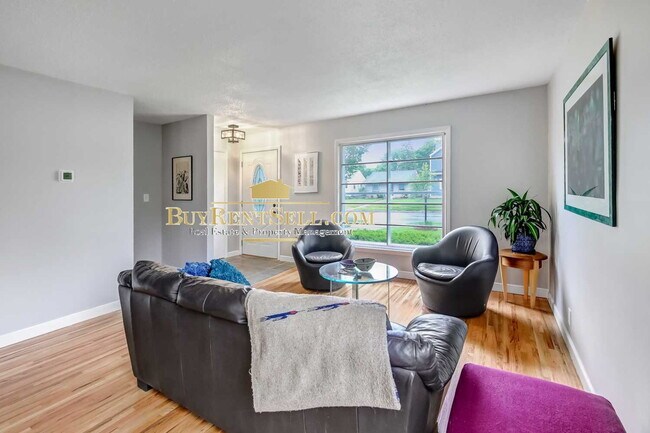 Building Photo - Charming 4-Bed Oasis with Gleaming Hardwood Floors – Your Dream Home Awaits in St. Louis Park!