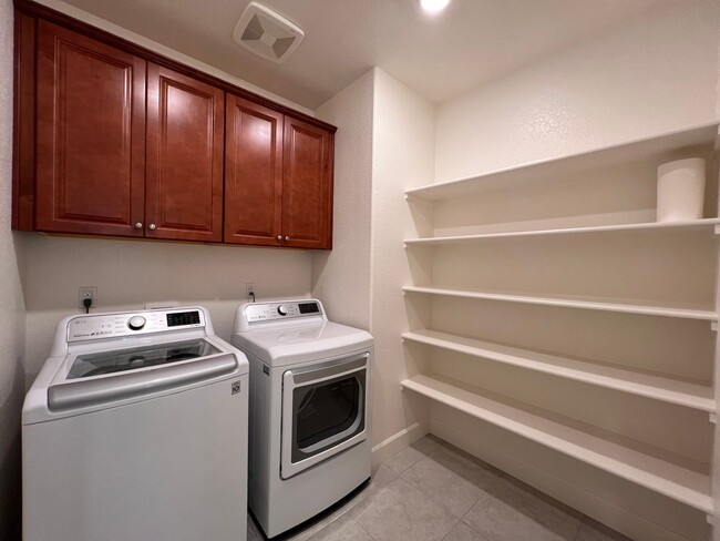 Building Photo - **MOVE-IN SPECIAL $500 OFF 1st Month** Lar...