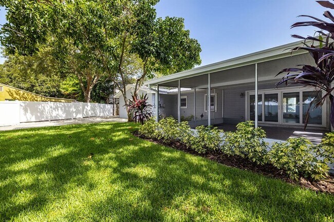 Building Photo - Updated Beach Park Home