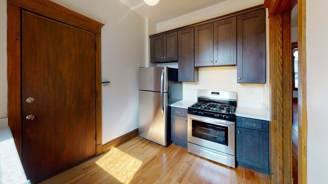 Building Photo - 3912 N Greenview Ave
