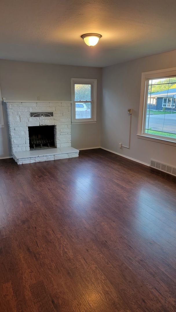 Building Photo - Cozy Two Bedroom Home Ready For You