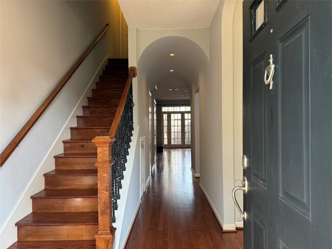 Building Photo - 3636 Lake St