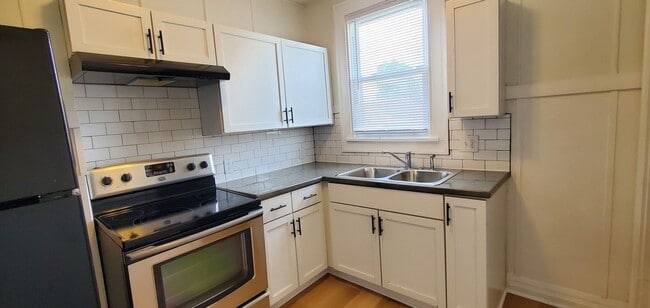 Building Photo - Updated 2 bedroom Townhouse - Garfield Park-South Neighborhood