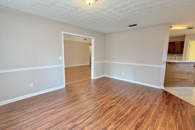 Building Photo - AVAILABLE NOW! (No Pets)