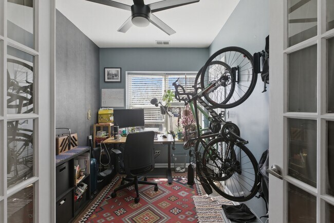 Building Photo - 2544 W George St