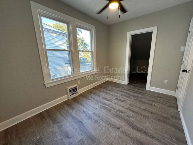 Building Photo - 114 N Missouri Ave