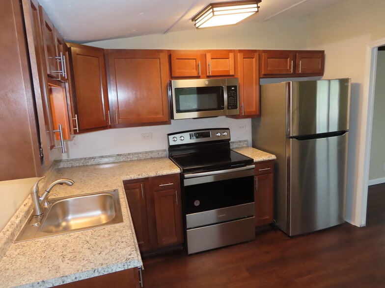 Building Photo - 8911 Pembroke Oak Grove Rd