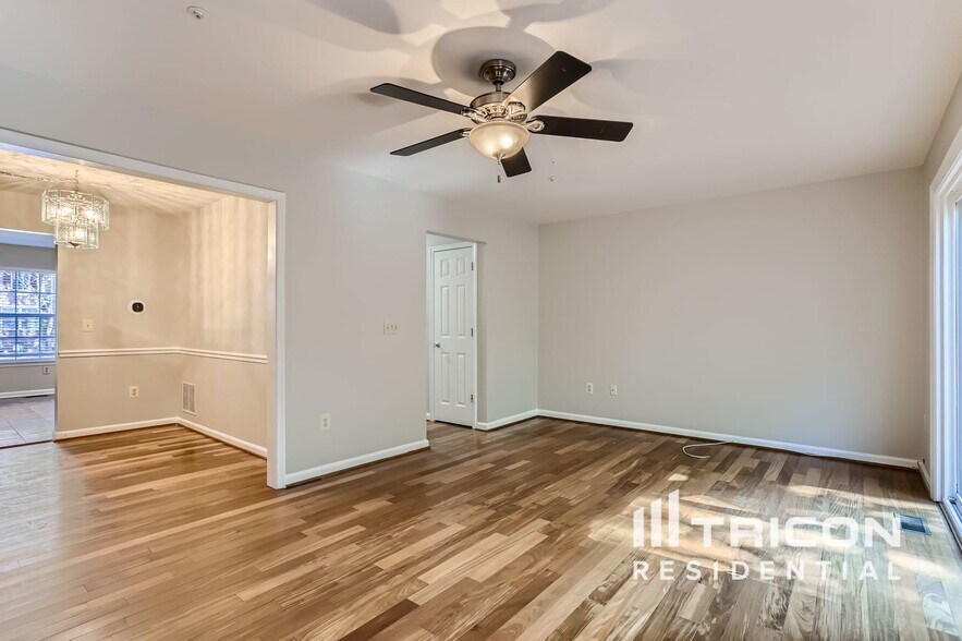 Building Photo - 166 Langdon Farm Cir