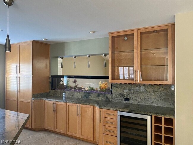 Building Photo - 2817 Via Avanti St