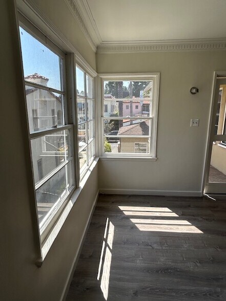 Light and Bright! - 624 N Spaulding Ave