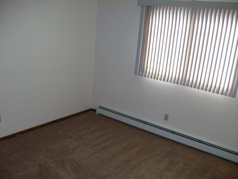 Building Photo - 2208 E Divide Ave