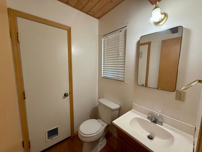 Building Photo - 28762 Cedar Dr