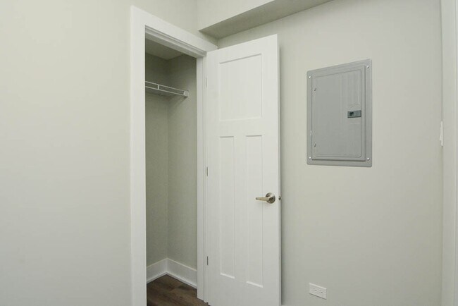 Building Photo - 728 St Johns Ave