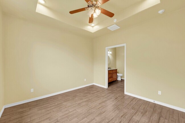 Building Photo - 623 Skyline Dr