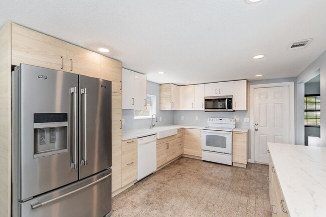 Building Photo - 2255 Fatzler Rd