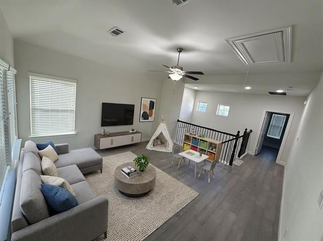 Building Photo - 924 Julia Pl