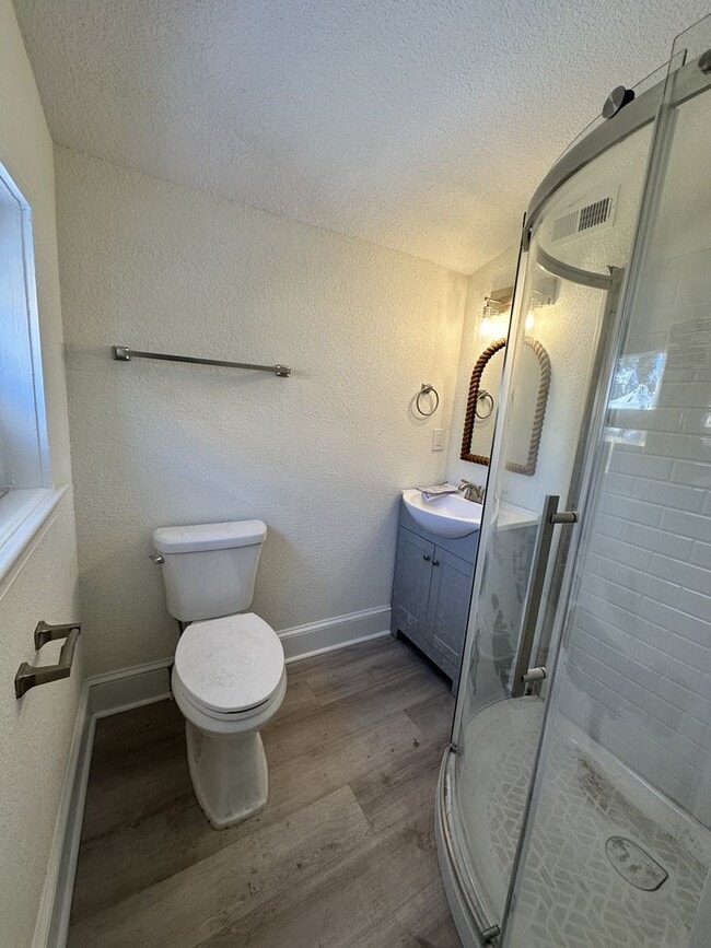 Building Photo - Gorgeous Four Bedroom Completed Upgraded