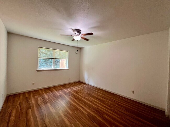 Building Photo - 757 Joy Dr