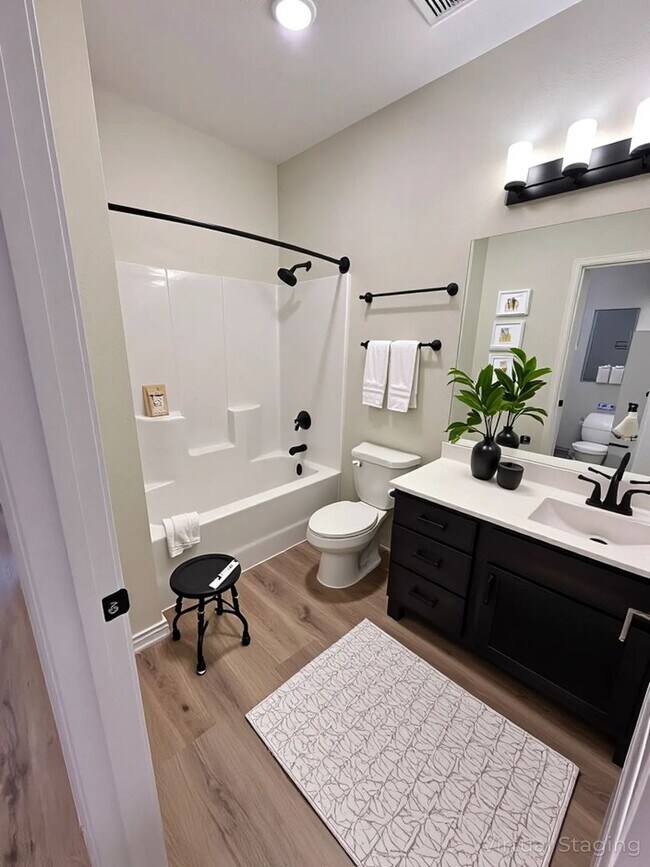 Building Photo - Golf Quarters - GQ 302