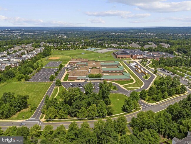 Building Photo - 43550 Riverpoint Dr